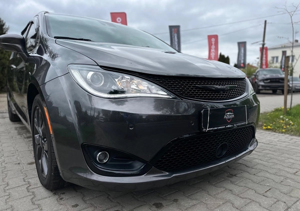 Chrysler Pacifica cena 108000 przebieg: 117000, rok produkcji 2018 z Olsztynek małe 781